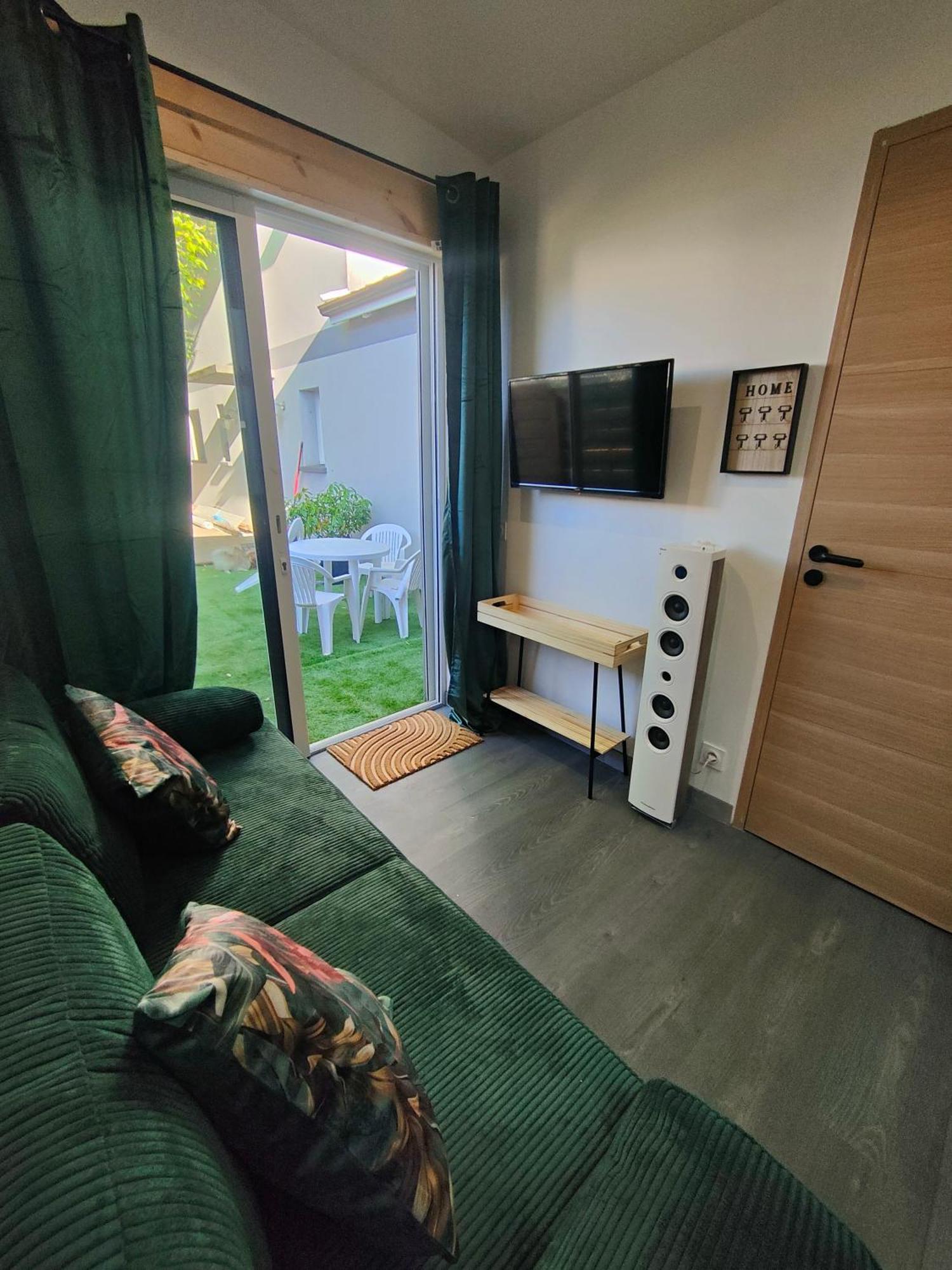 Tiny House Avec Jardin Et Acces Piscine Chauffee Villa Saint-Medard-en-Jalles Bagian luar foto
